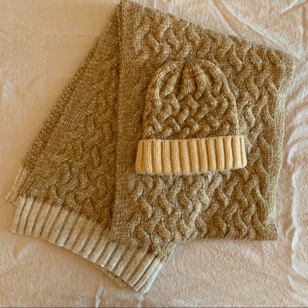 Express cozy cable scarf & hat EUC